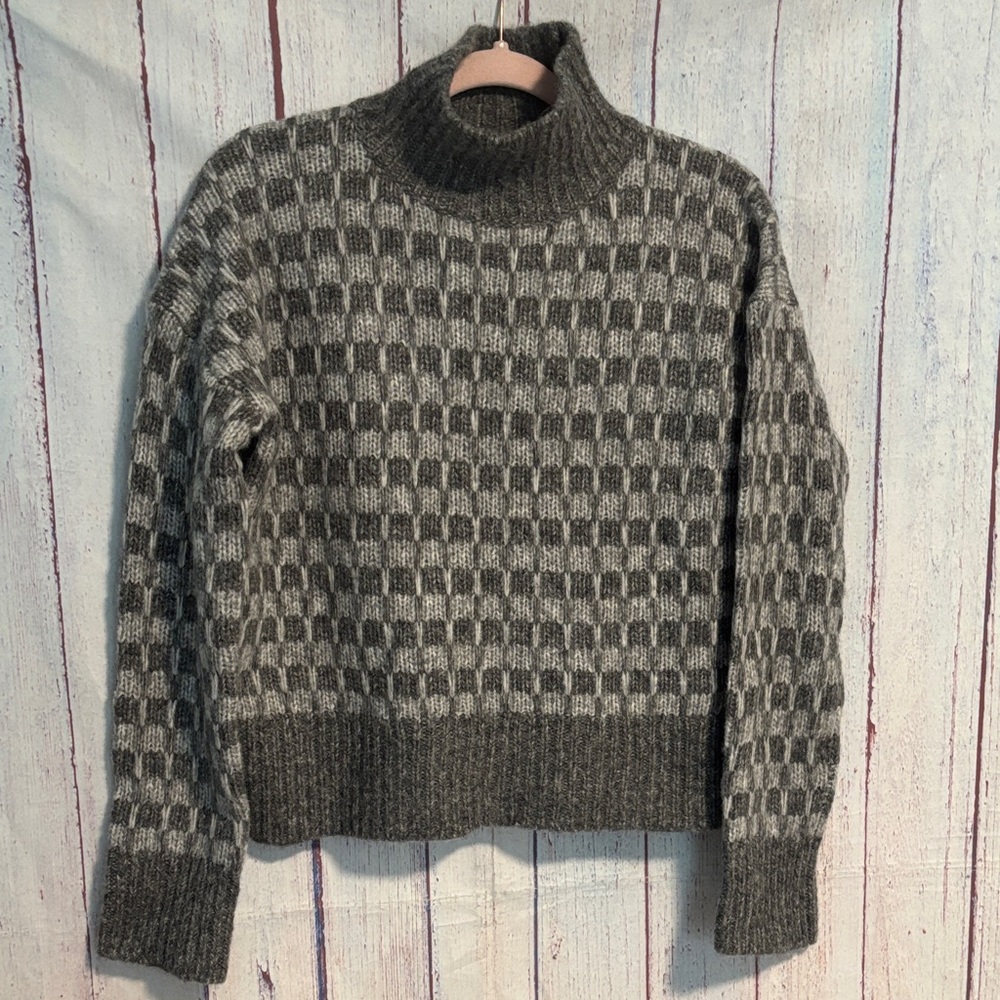 NWOT Everlane The Cloud Checkered Turtleneck